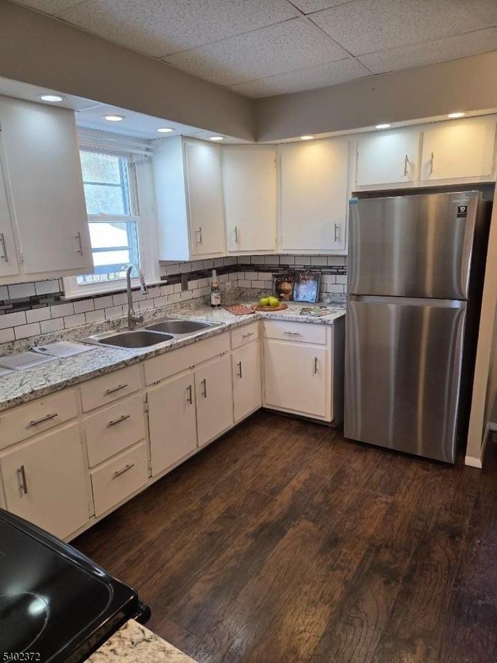 150 Center St - Photo 4 of 14