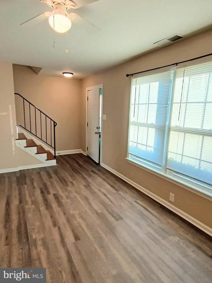 337 Clay St - Photo 2 of 17