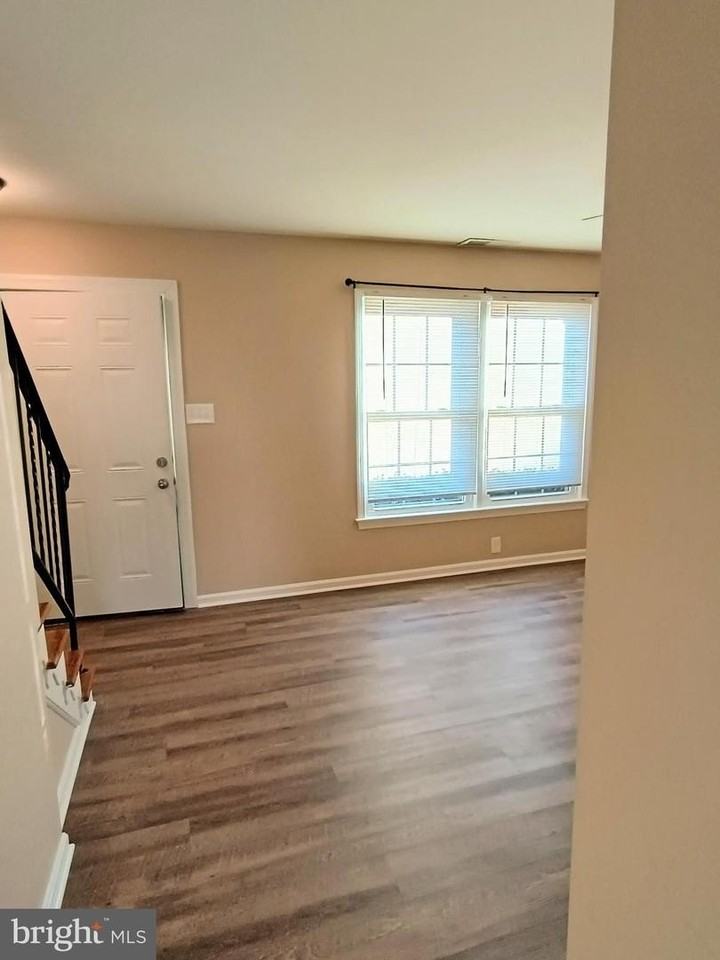 337 Clay St - Photo 3 of 17