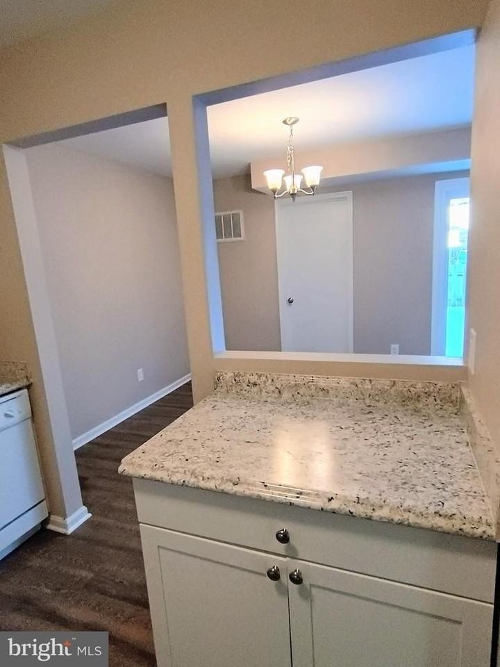 337 Clay St - Photo 6 of 17