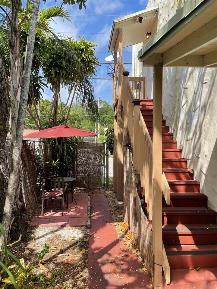 1309 Se 1st St #3 - Photo 3 of 19