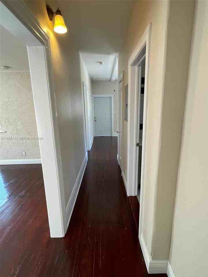 1309 Se 1st St #3 - Photo 6 of 19