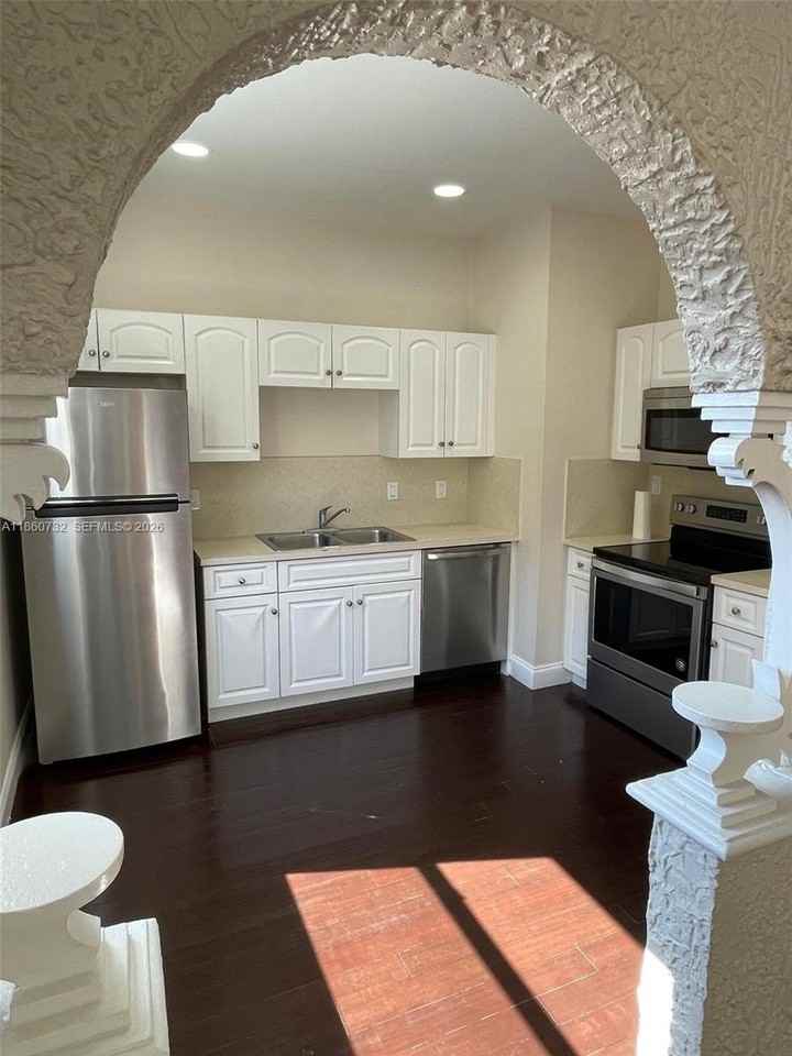 1309 Se 1st St #3 - Photo 7 of 19