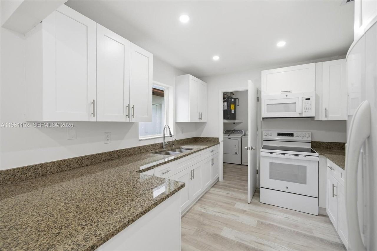 1281 W 42nd St #1 - Photo 2 of 28