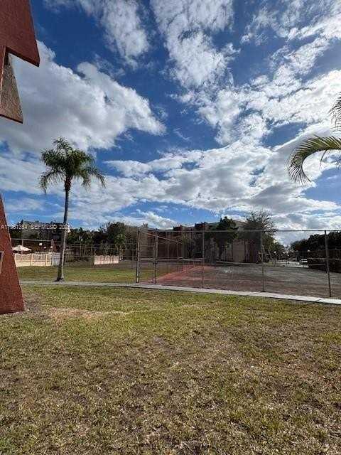 13701 Kendale Lakes Cir #B306 - Photo 4 of 16