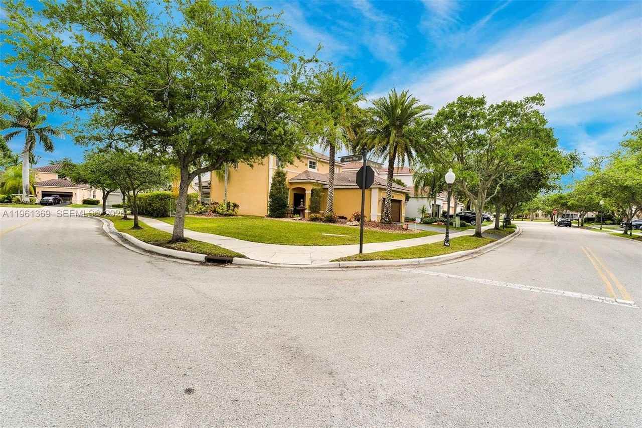 1518 Maple Dr #1518 - Photo 2 of 41