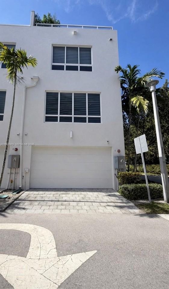 6671 Nw 105th Ave - Photo 4 of 16