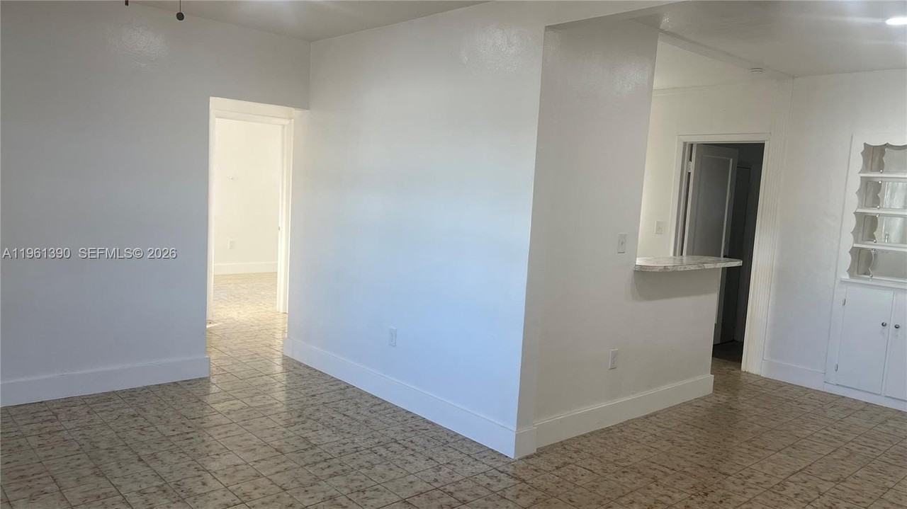 134 Sw 61st Ave #0 - Photo 4 of 17