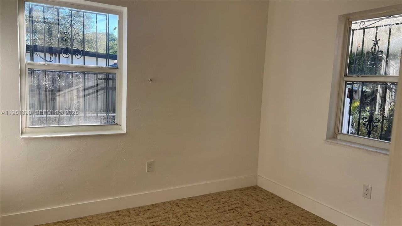 134 Sw 61st Ave #0 - Photo 7 of 17