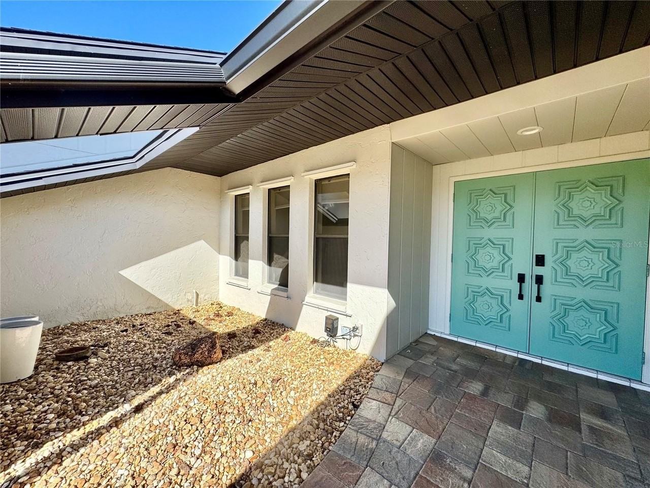 3705 Torrey Pines Blvd - Photo 2 of 50