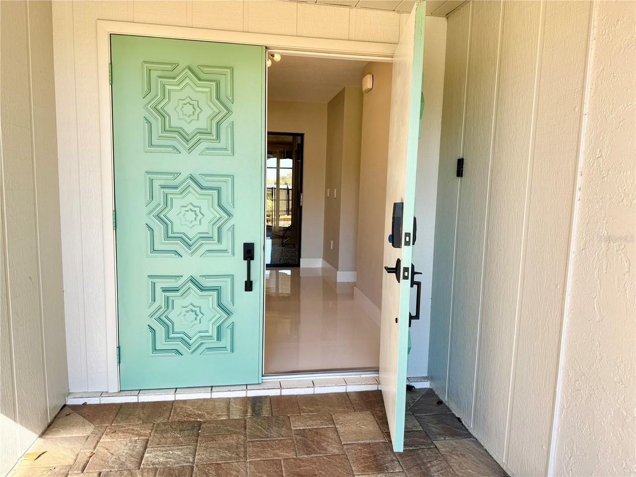 3705 Torrey Pines Blvd - Photo 3 of 50