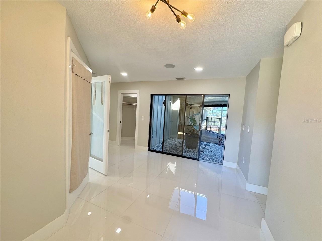 3705 Torrey Pines Blvd - Photo 4 of 50