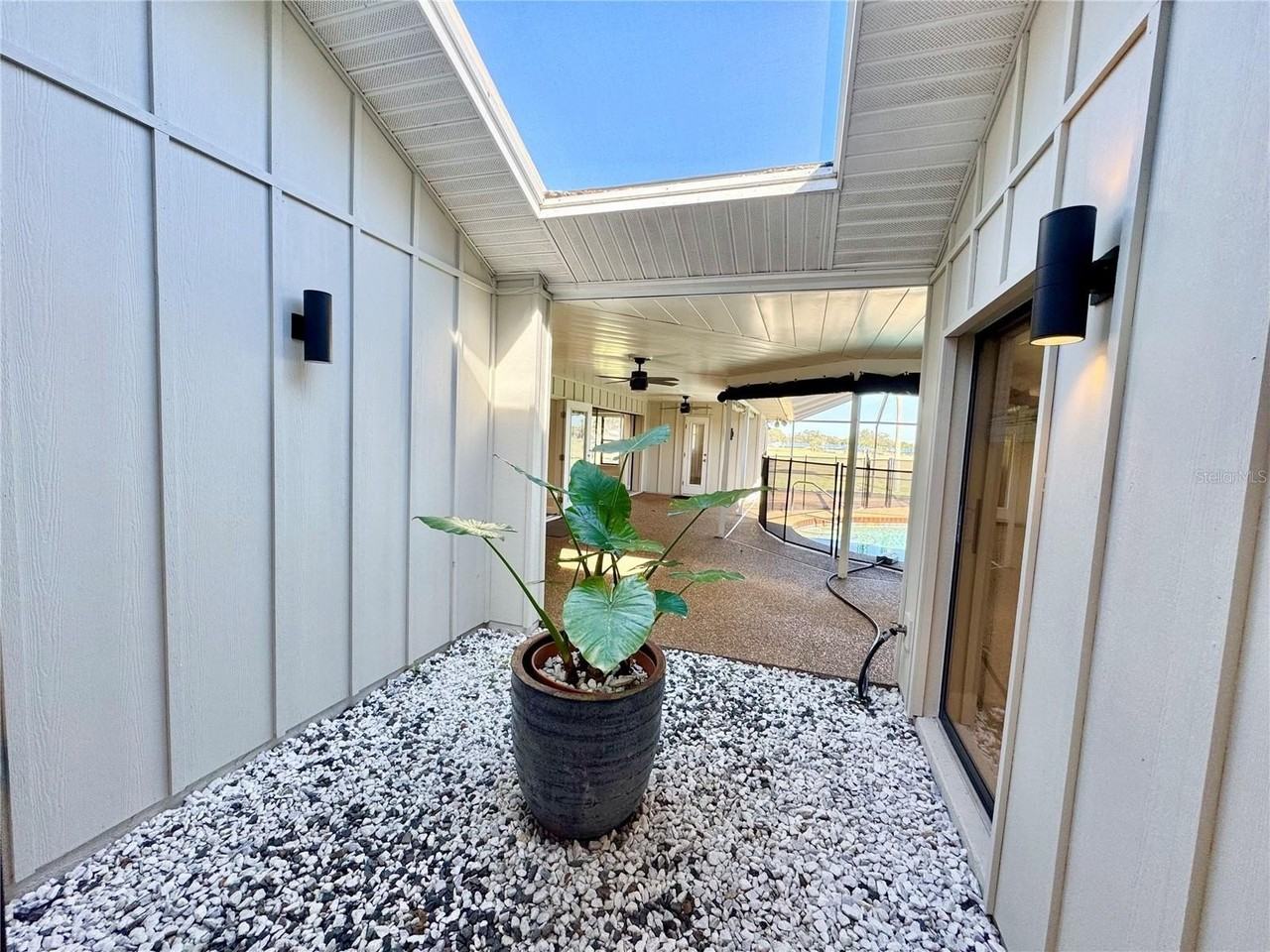 3705 Torrey Pines Blvd - Photo 6 of 50