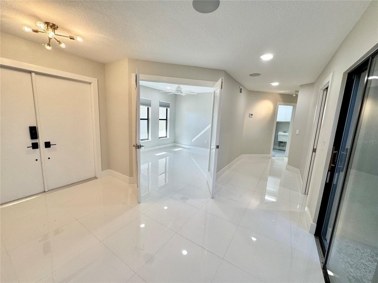 3705 Torrey Pines Blvd - Photo 7 of 50