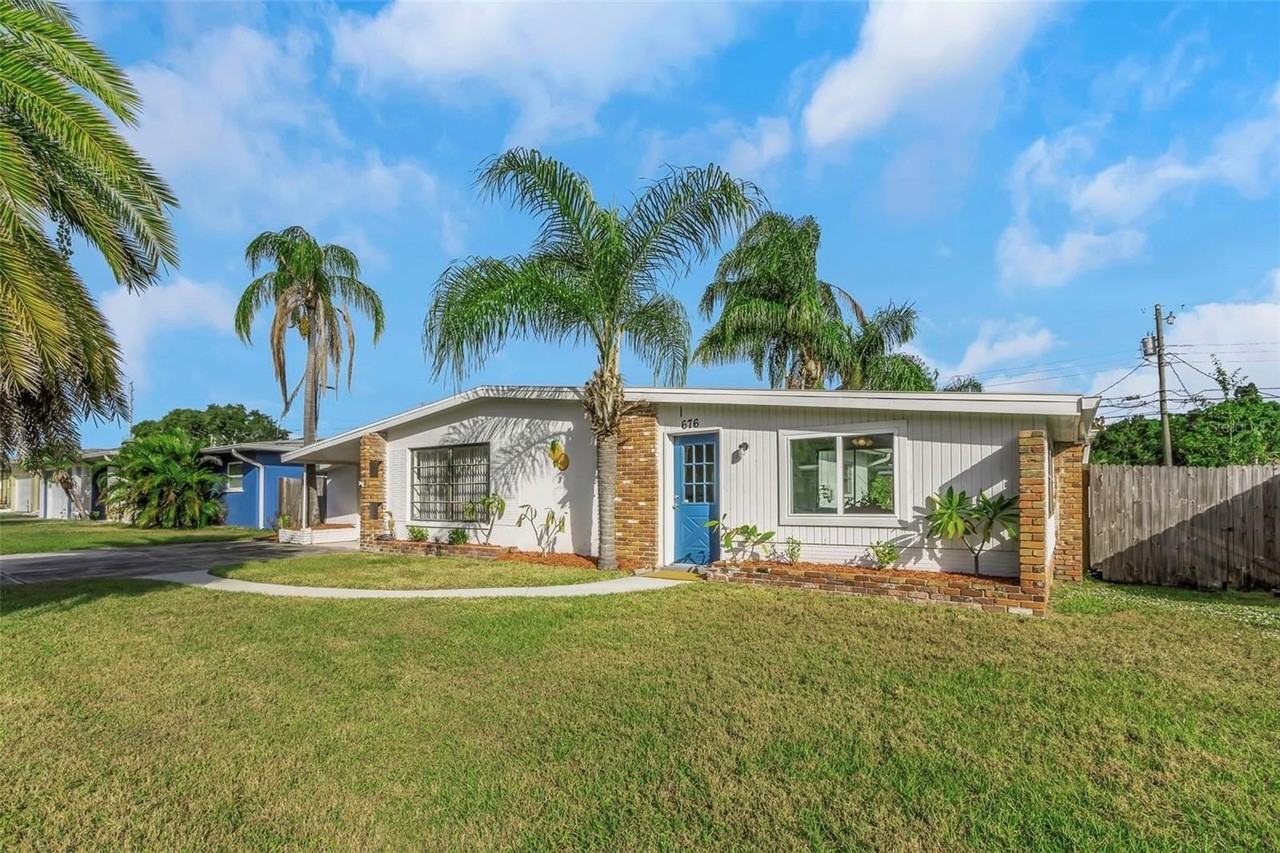 676 Orangewood Dr - Photo 3 of 19