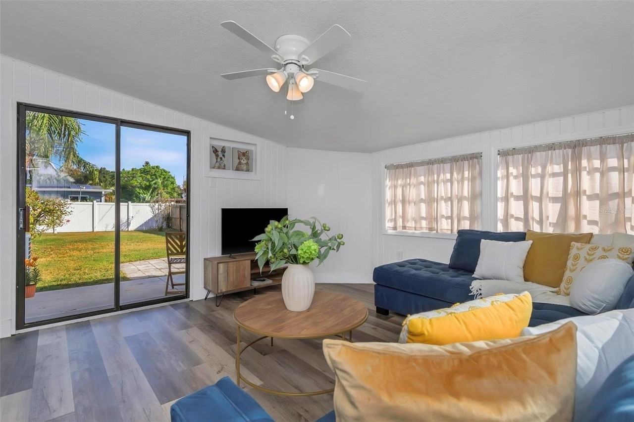 676 Orangewood Dr - Photo 5 of 19