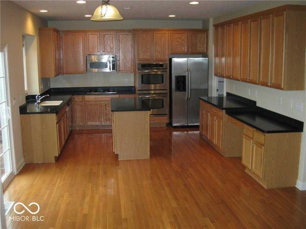 13658 Monique Dr - Photo 3 of 8