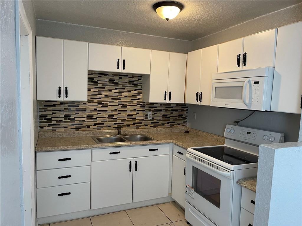 918 Nw 24th Ave #1 - Photo 2 of 3