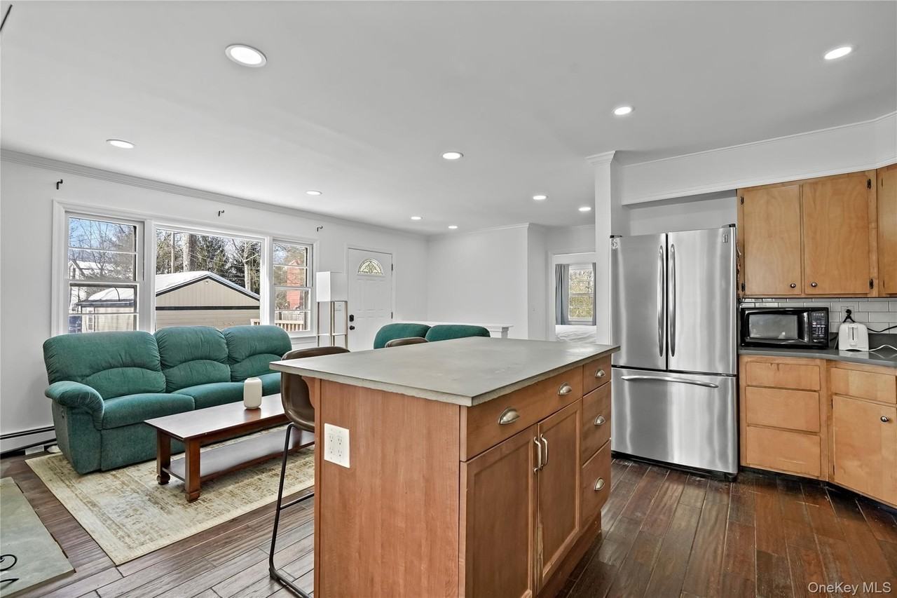 37 Ridgeland Rd - Photo 3 of 22