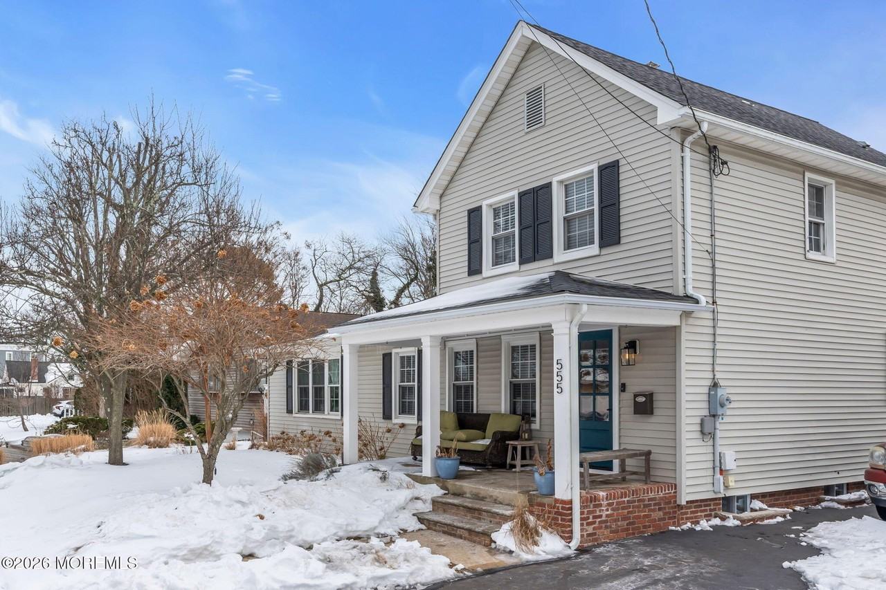 555 Ocean Rd - Photo 3 of 18