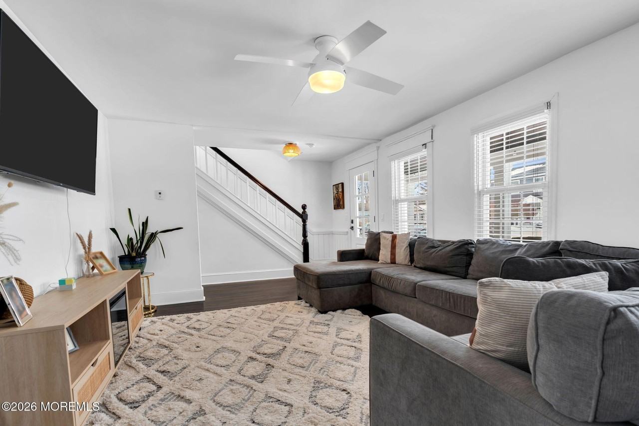 555 Ocean Rd - Photo 7 of 17