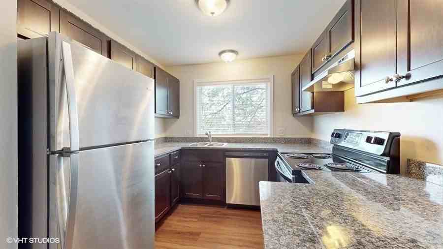 29W542 Country Ridge Dr Apt A #A - Photo 2 of 12