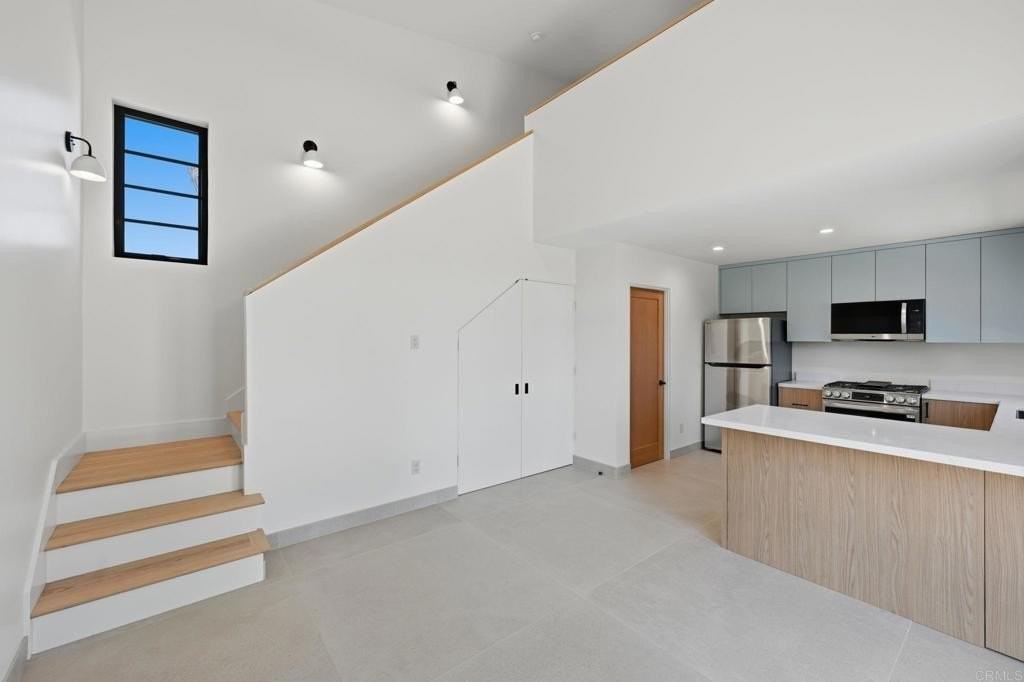 1065 Buena Vista Way - Photo 4 of 24