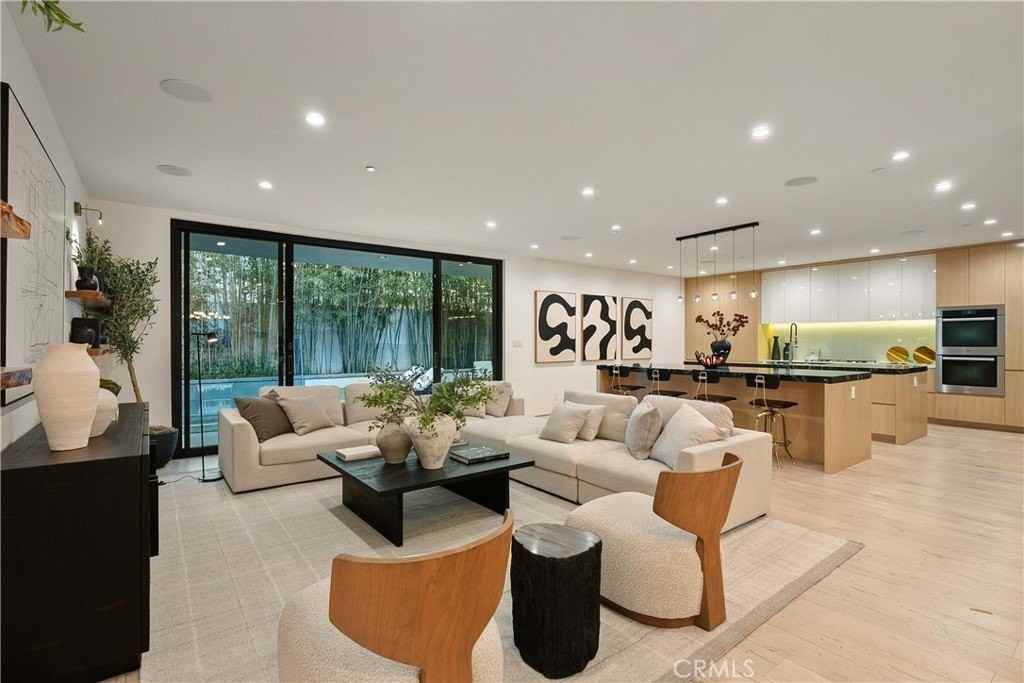 4242 Vantage Ave - Photo 4 of 37