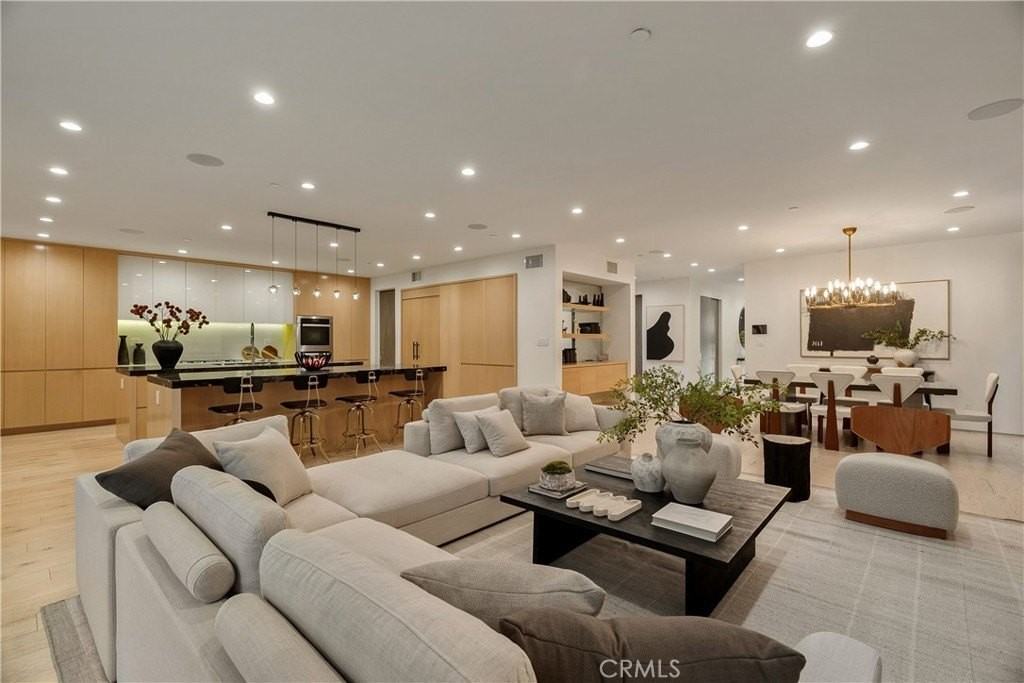 4242 Vantage Ave - Photo 7 of 37