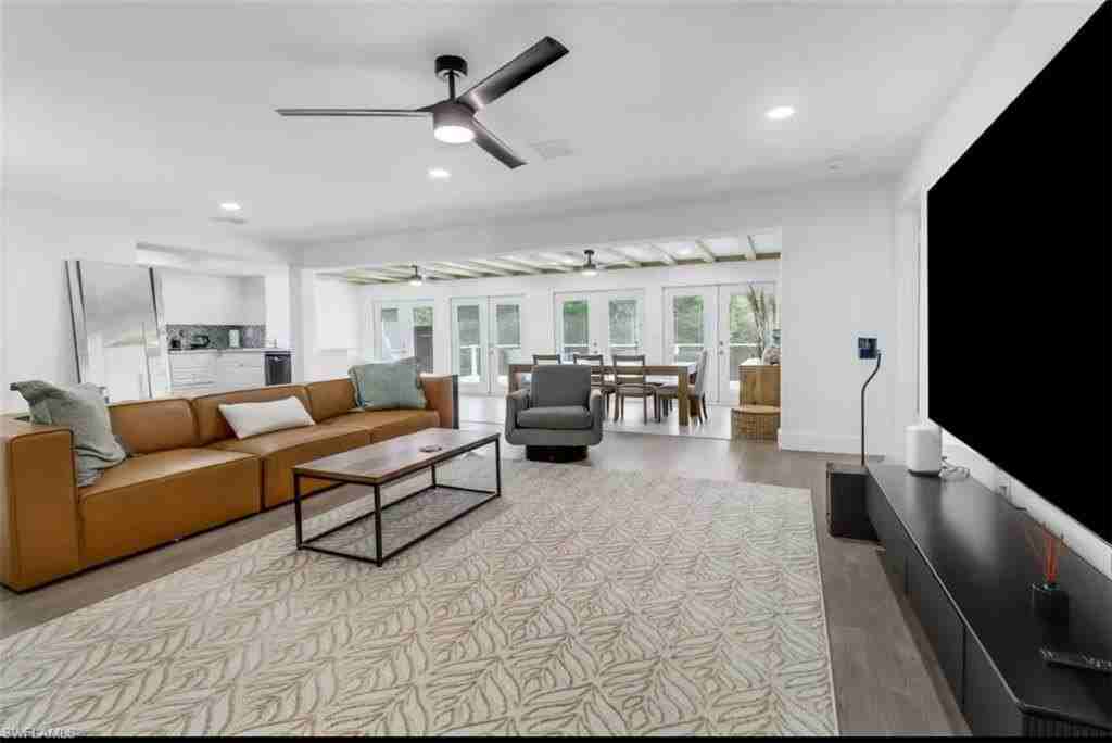 514 14th St N - Photo 3 of 22