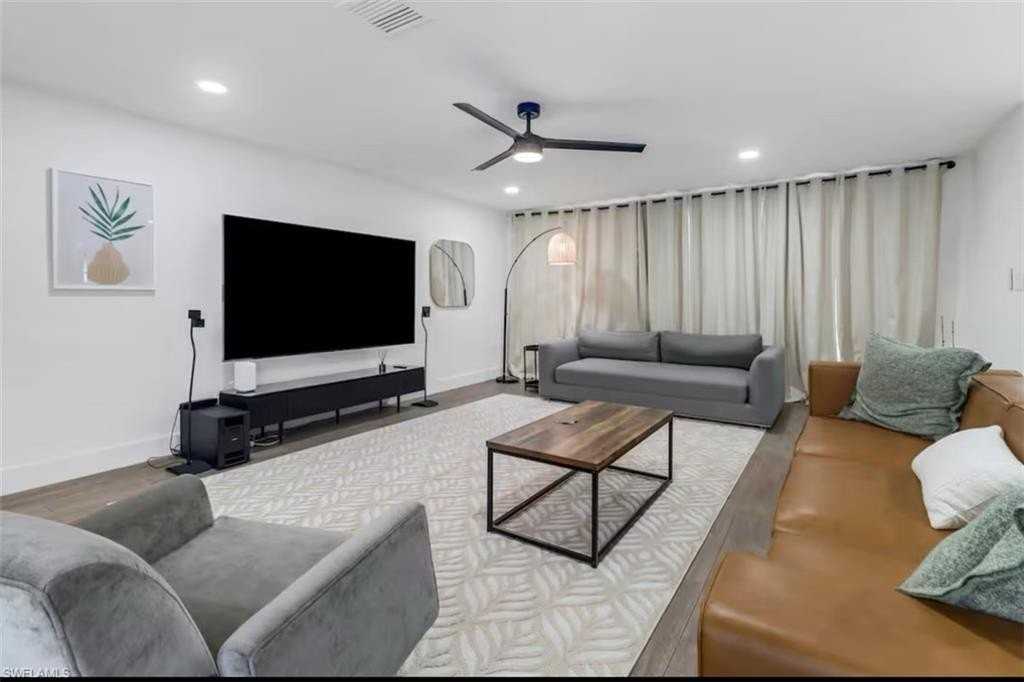 514 14th St N - Photo 4 of 22