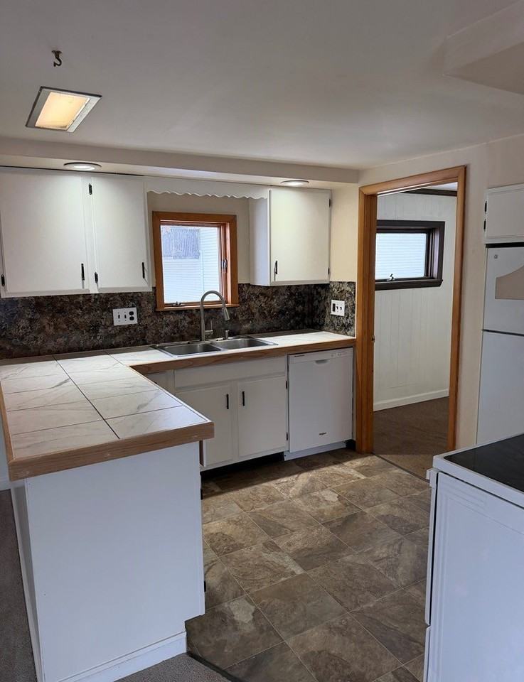 140 S Main St - Photo 4 of 12