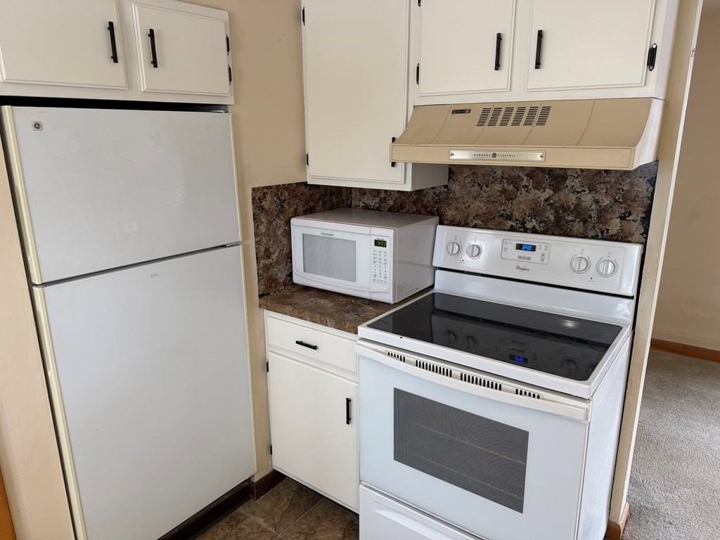 140 S Main St - Photo 6 of 12