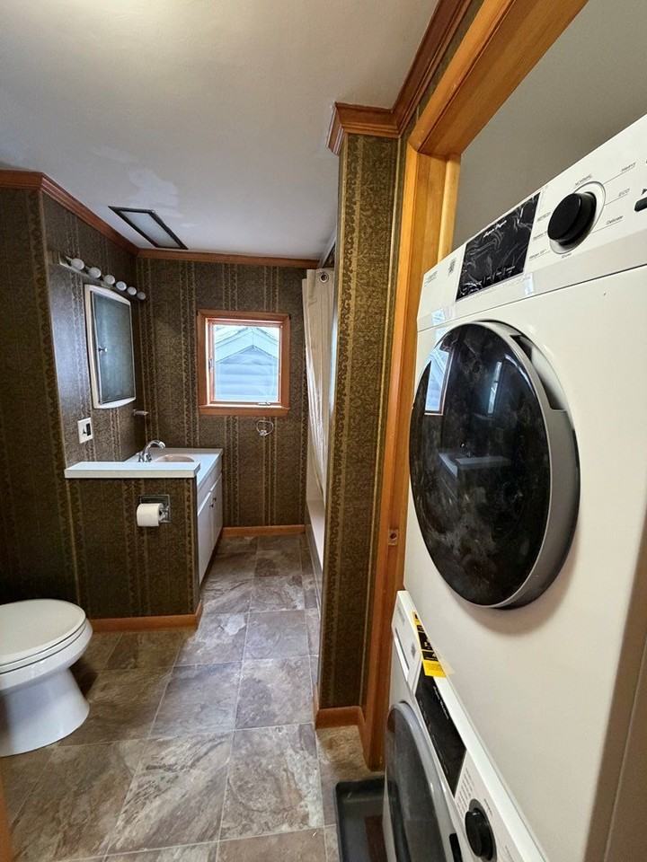 140 S Main St - Photo 7 of 12