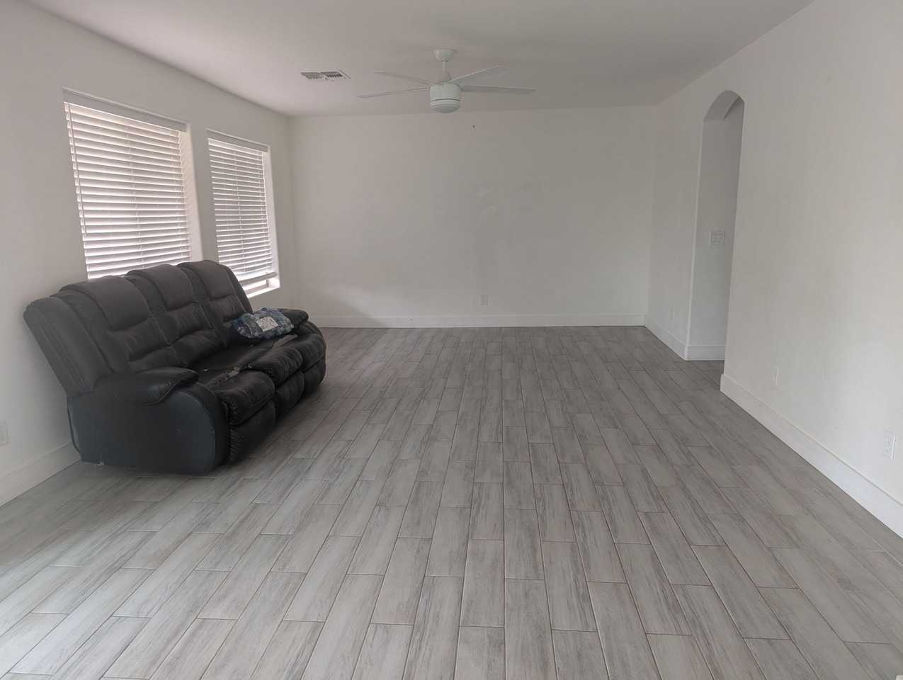 E 10th St - Photo 4 of 12