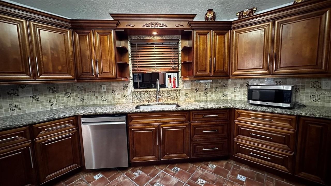 2101 Good Homes Rd - Photo 6 of 49