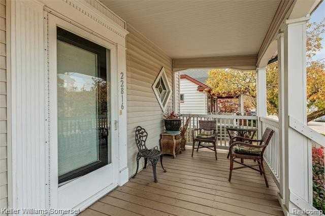 22816 Ridgeway St - Photo 2 of 24