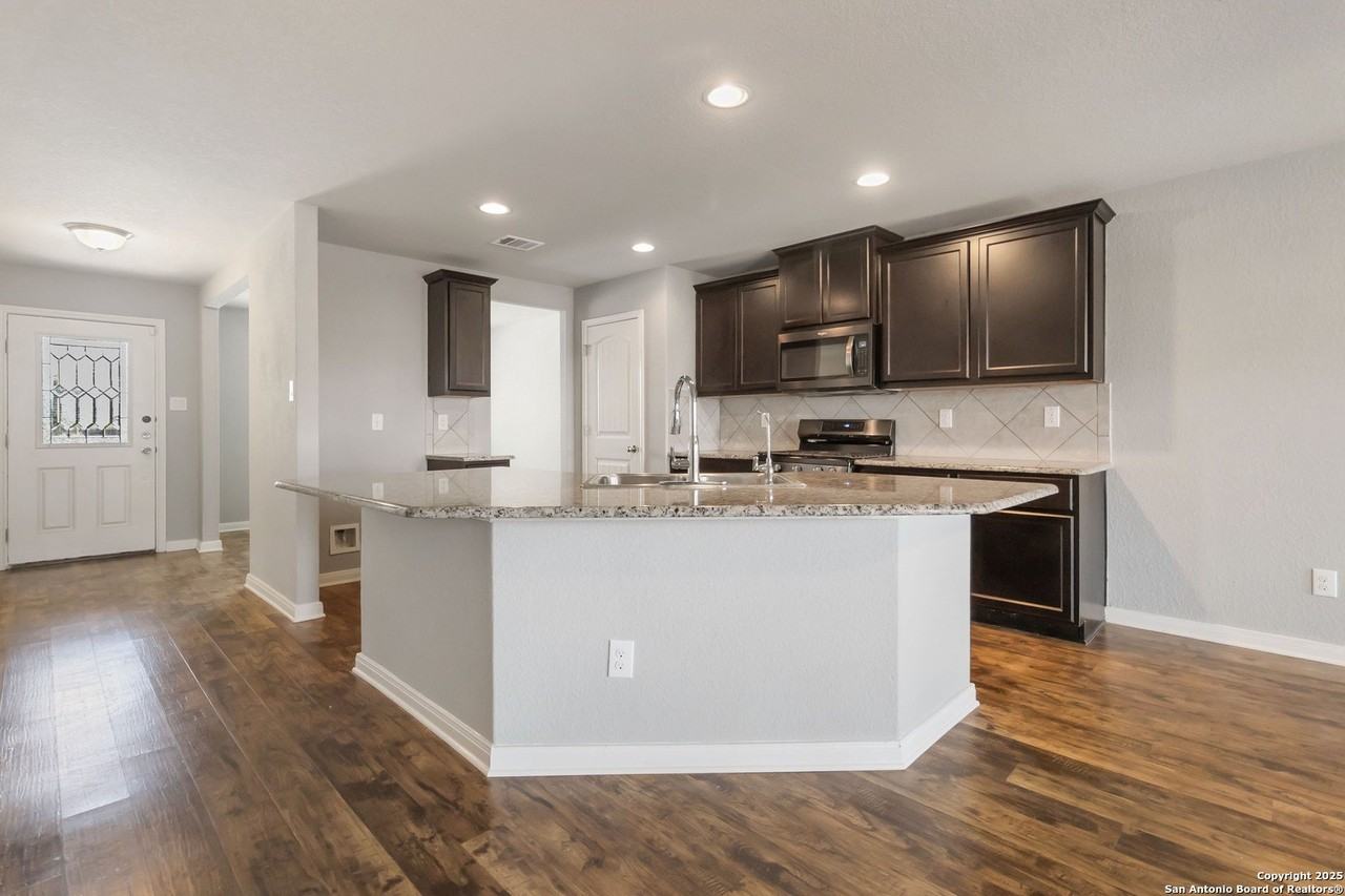 2529 Mccrae - Photo 7 of 29