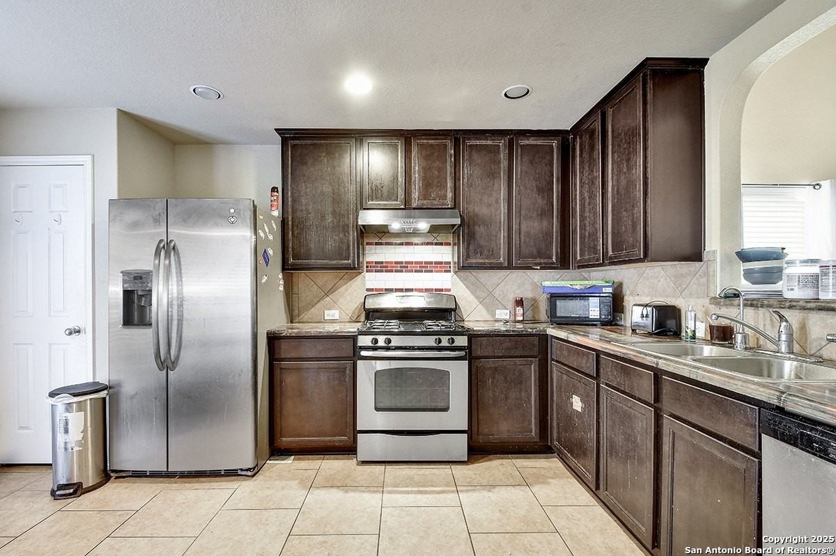 12207 Hamlin Crk - Photo 7 of 23