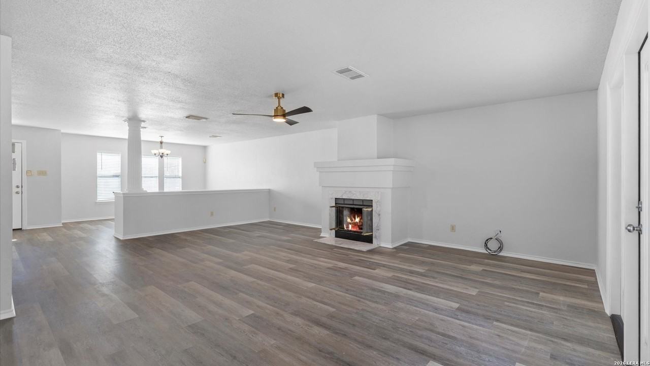 1021 Bridgemont Pl - Photo 4 of 15