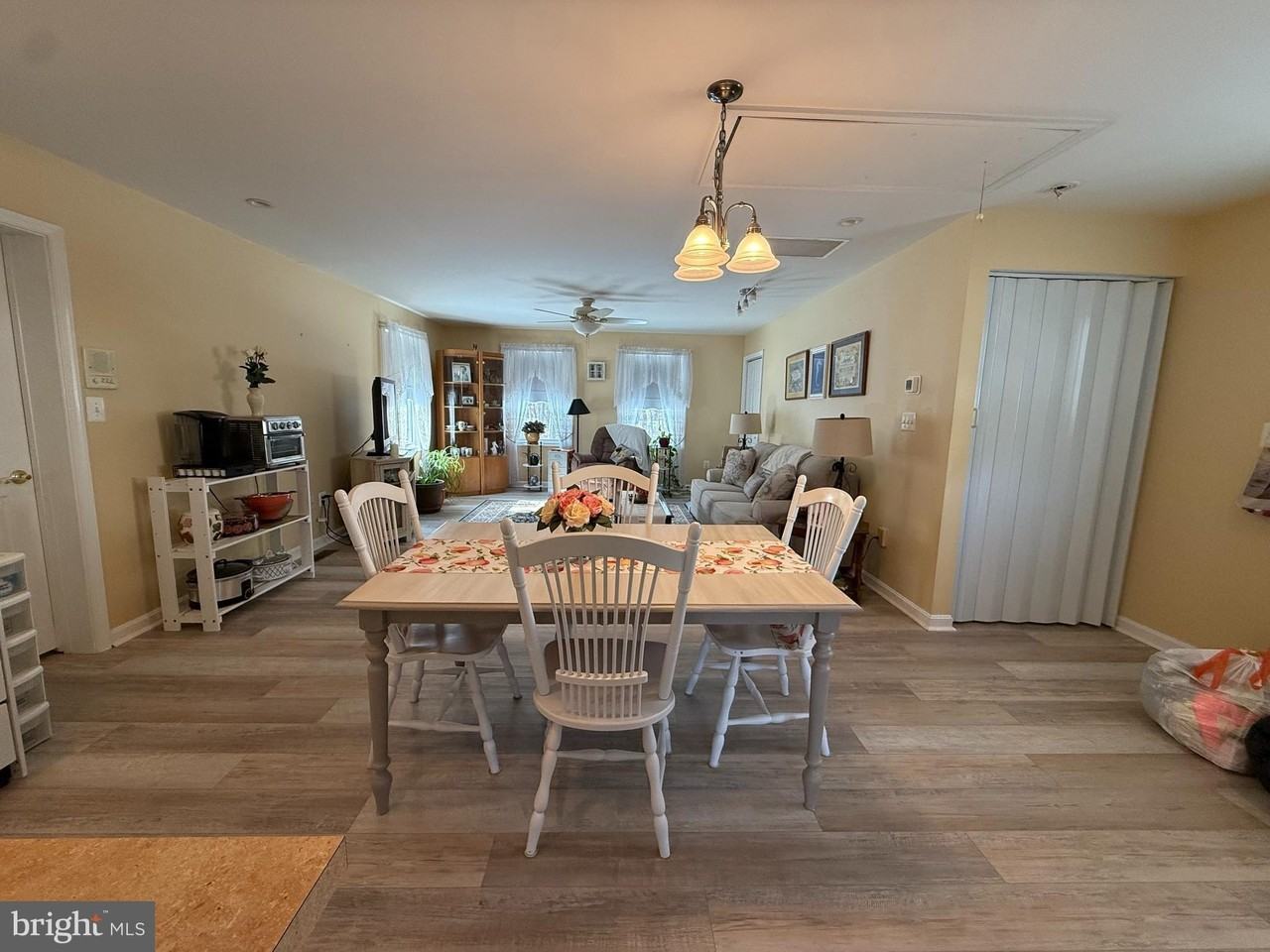 Bonaparte Ave - Photo 2 of 11