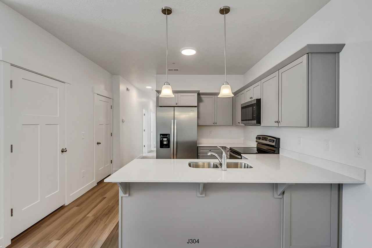 4652 W Proximo Dr #J304 - Photo 4 of 29