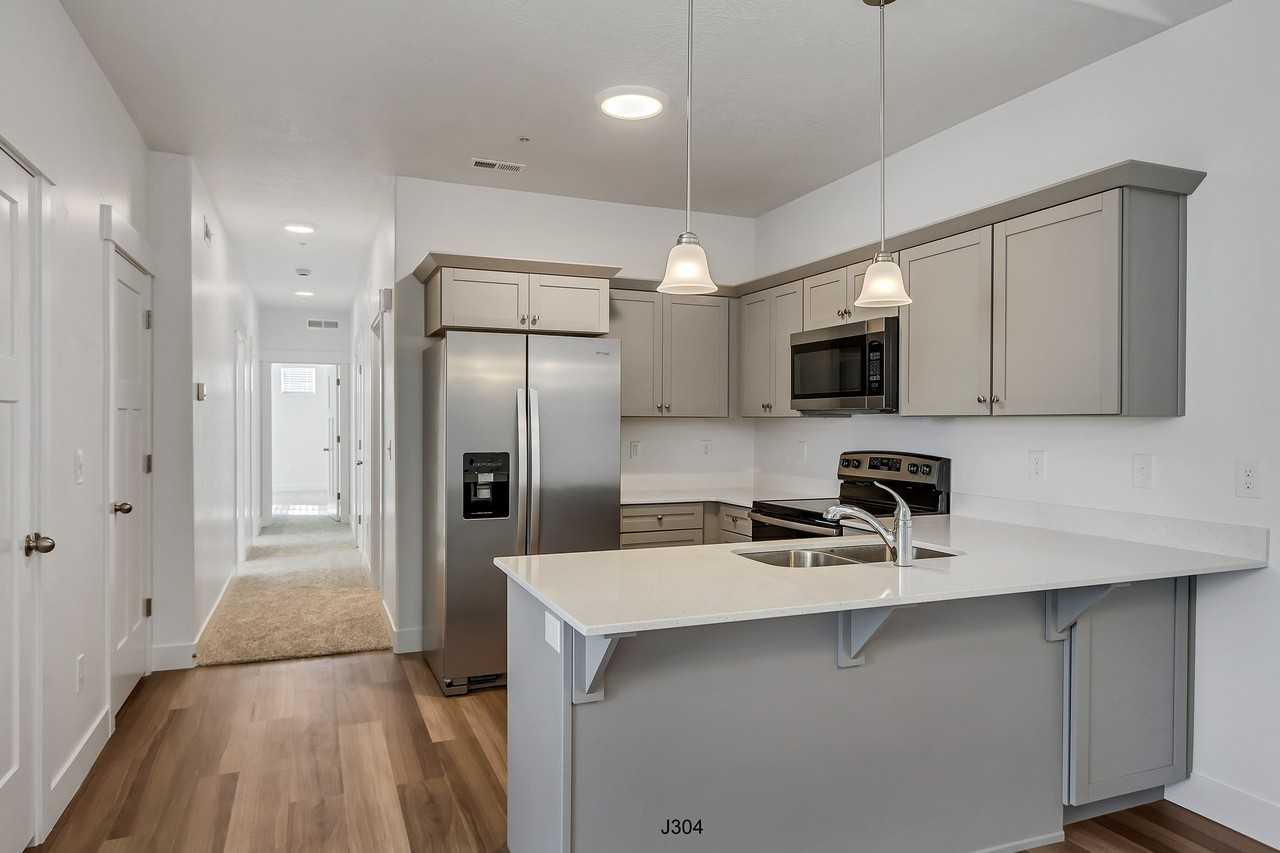 4652 W Proximo Dr #J304 - Photo 7 of 29