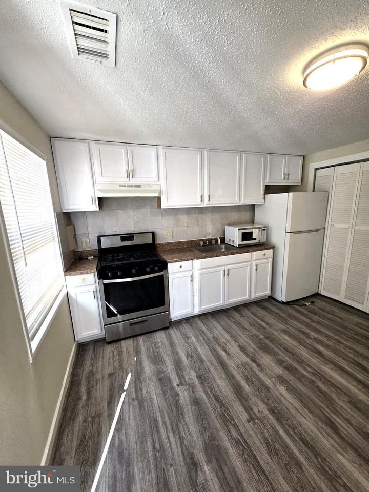 1835 Village Green Dr - Photo 2 of 15