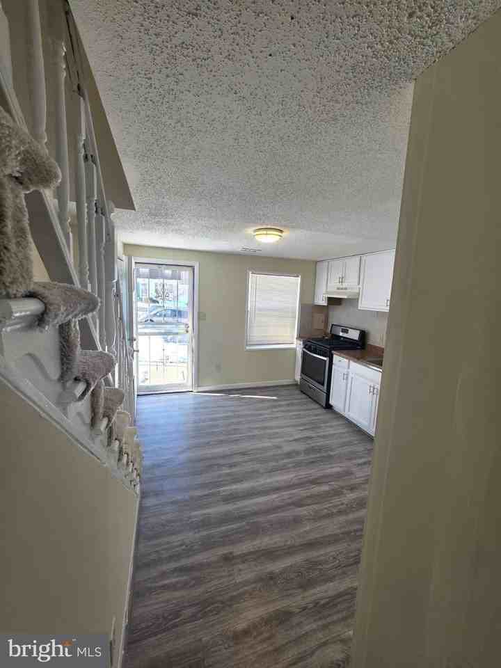 1835 Village Green Dr - Photo 3 of 15