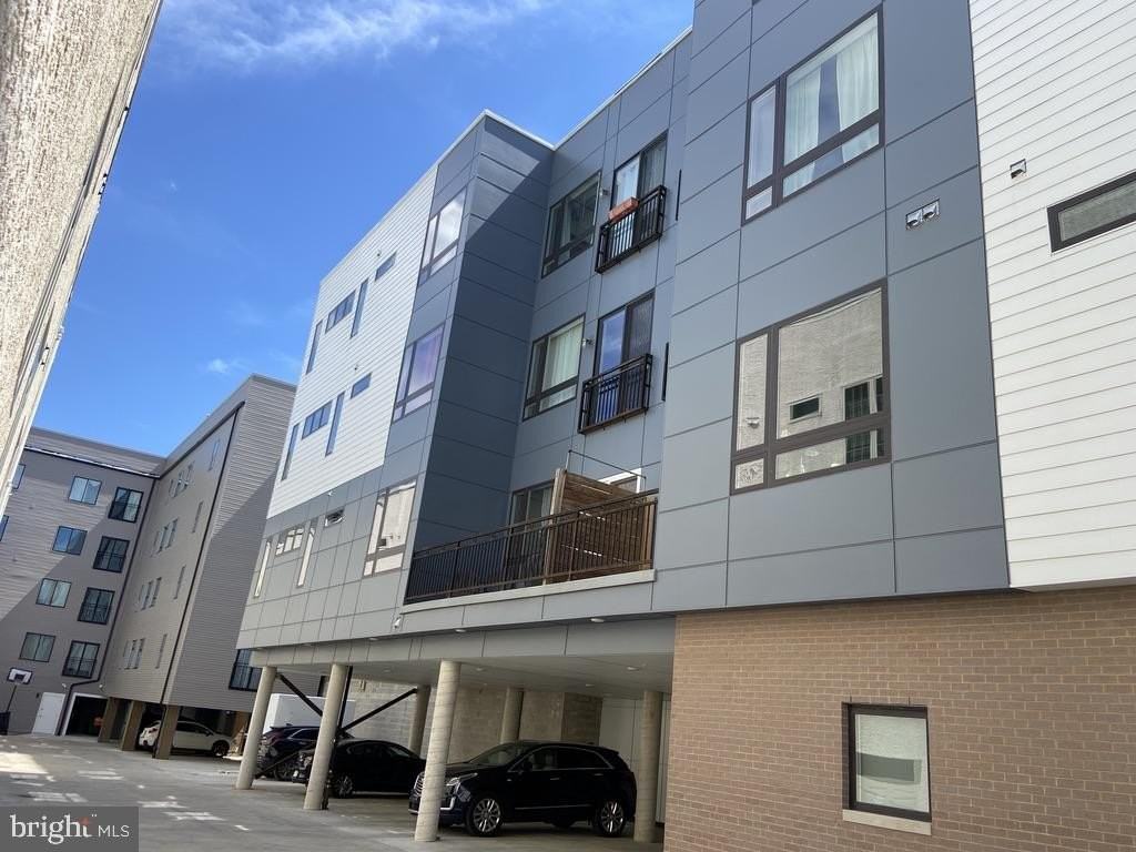 907 Leland St Apt 2b #2B - Photo 3 of 19