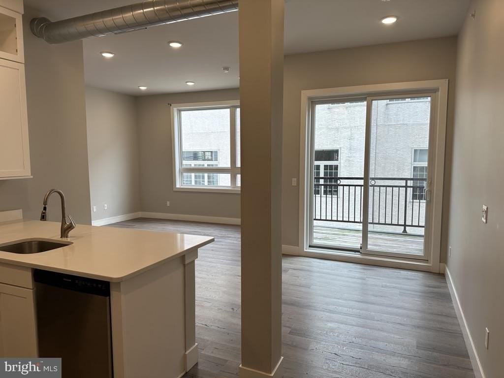 907 Leland St Apt 2b #2B - Photo 4 of 19