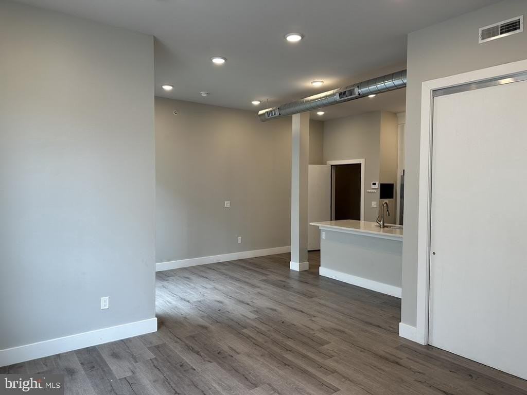 907 Leland St Apt 2b #2B - Photo 6 of 19