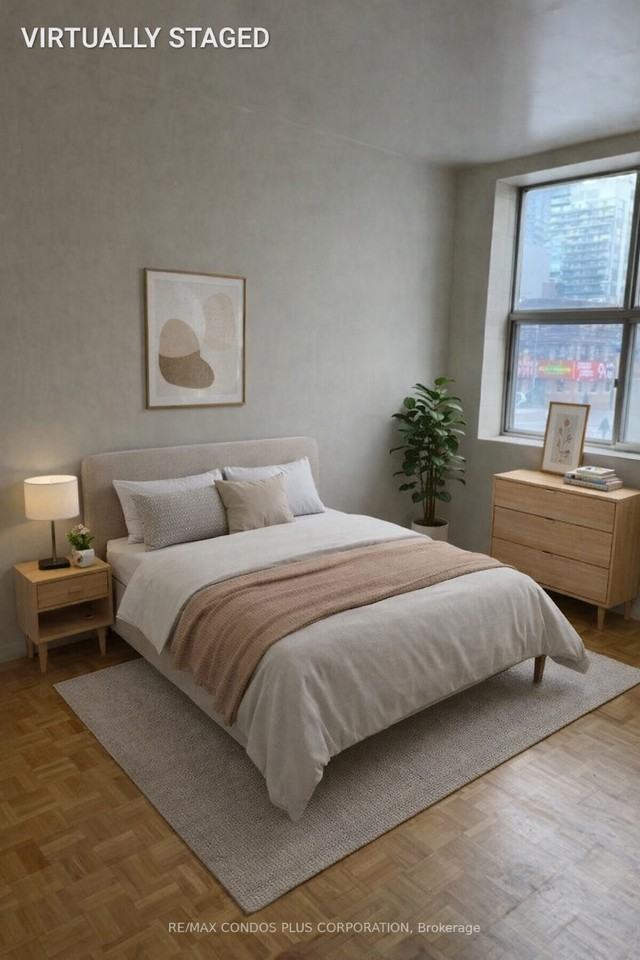 126 Dundas St E - Photo 5 of 8