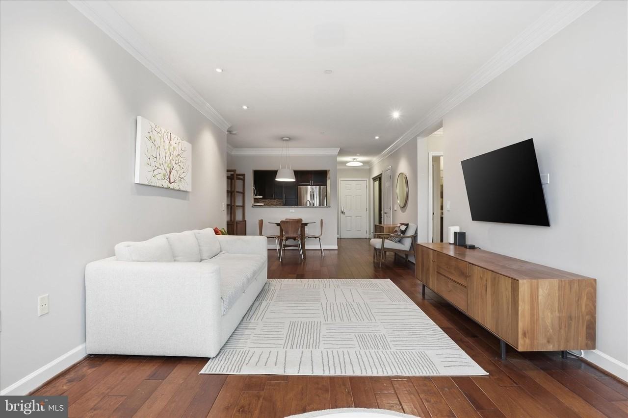 2101 N Monroe St Apt 203 #203 - Photo 3 of 24